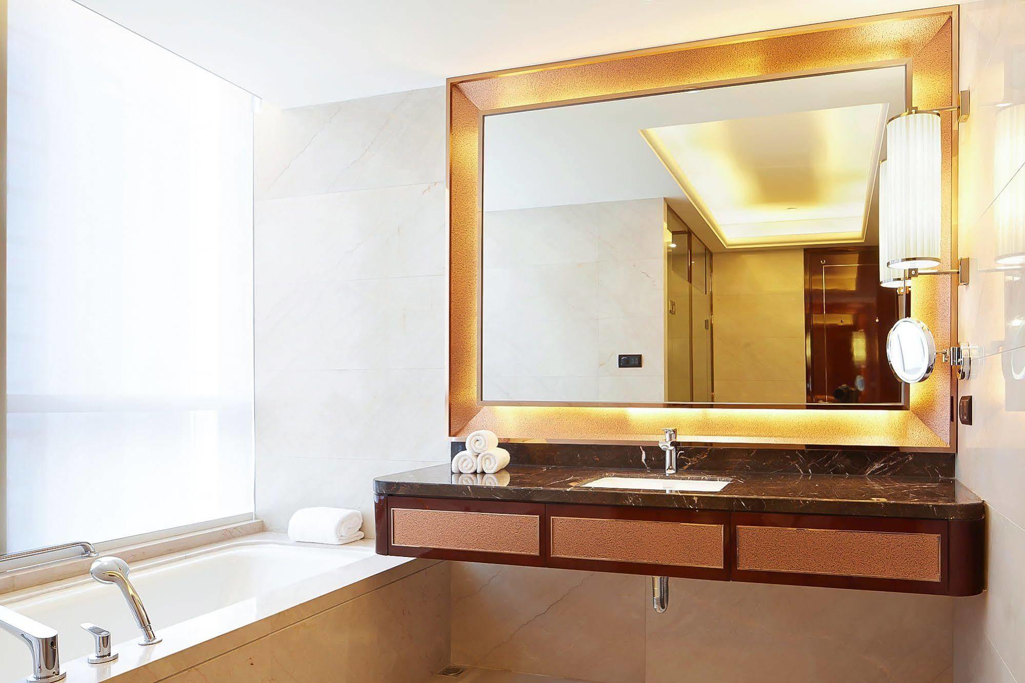 Sheraton Grand Zhengzhou Hotel Eksteriør billede