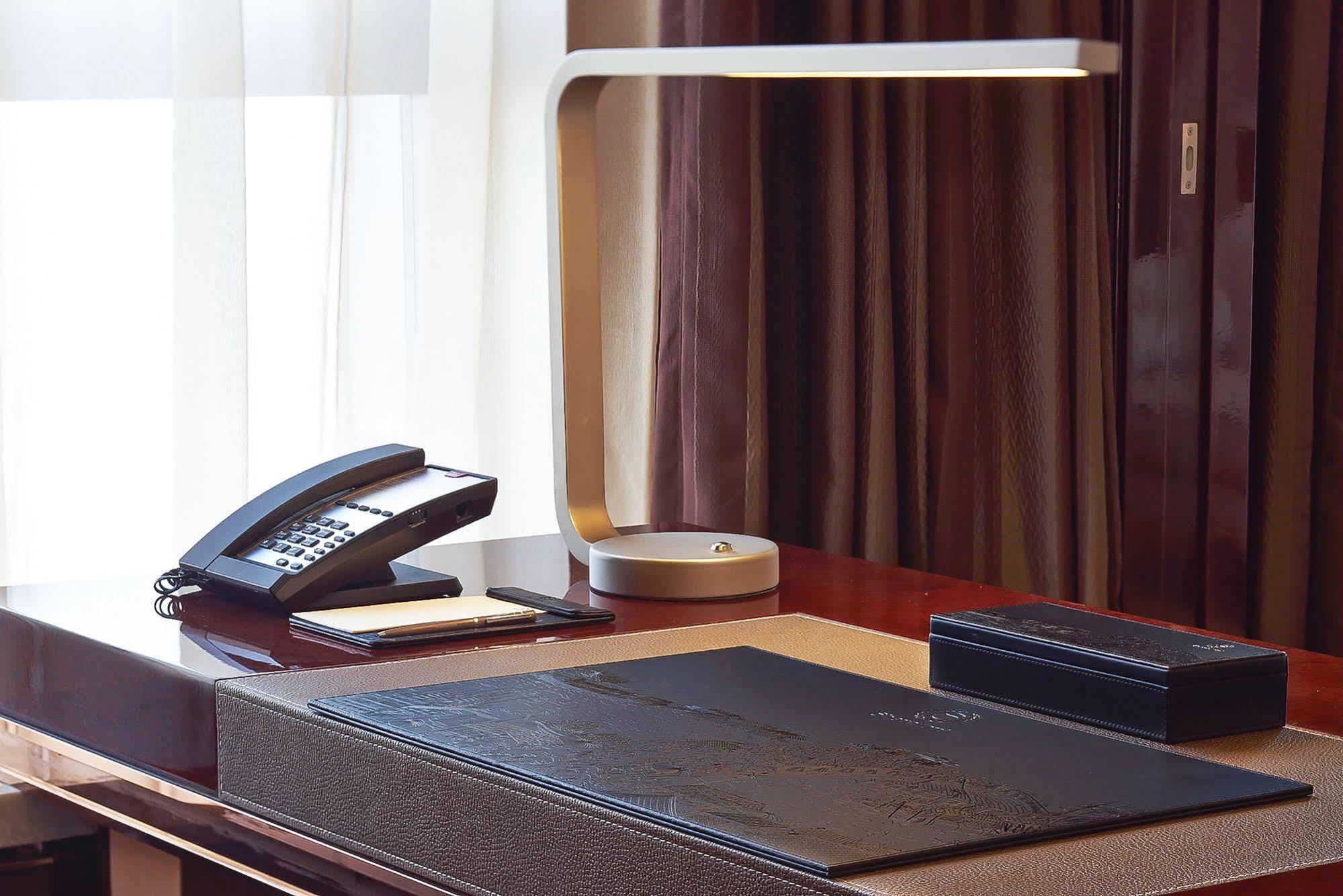 Sheraton Grand Zhengzhou Hotel Eksteriør billede